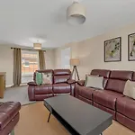 The Grange Luxe2, 5 Bedroom House,Spacious,Contractor,Family,Internet,Free Parking,Group,Study,Relocation,Easily Accessible In Ipswich,Kesgrave