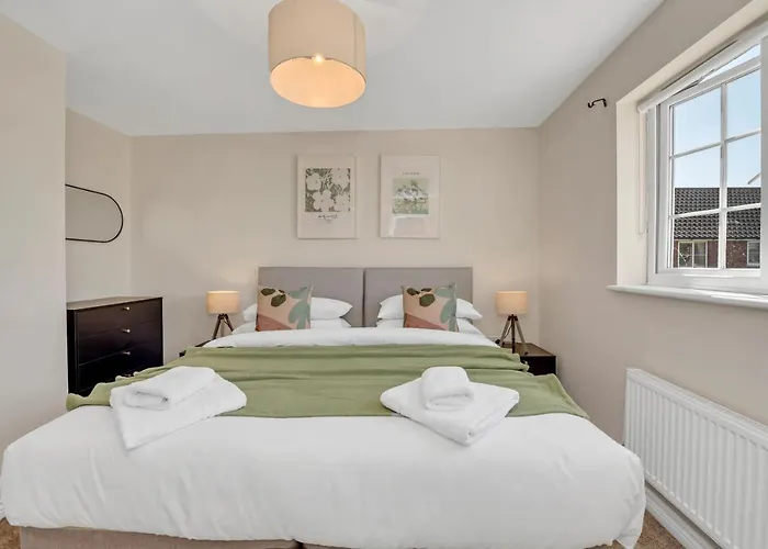 The Grange Luxe2, 5 Bedroom House,Spacious,Contractor,Family,Internet,Free Parking,Group,Study,Relocation,Easily Accessible In Ipswich,Kesgrave