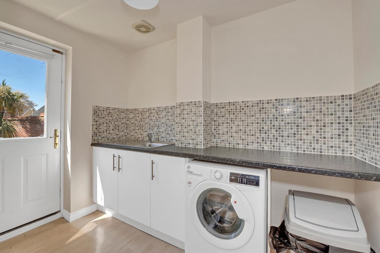 Holiday home The Grange Luxe2, 5 Bedroom House,spacious,contractor,family,internet,free Parking,group,study,relocation,easily Accessible In Ipswich,kesgrave Ipswich