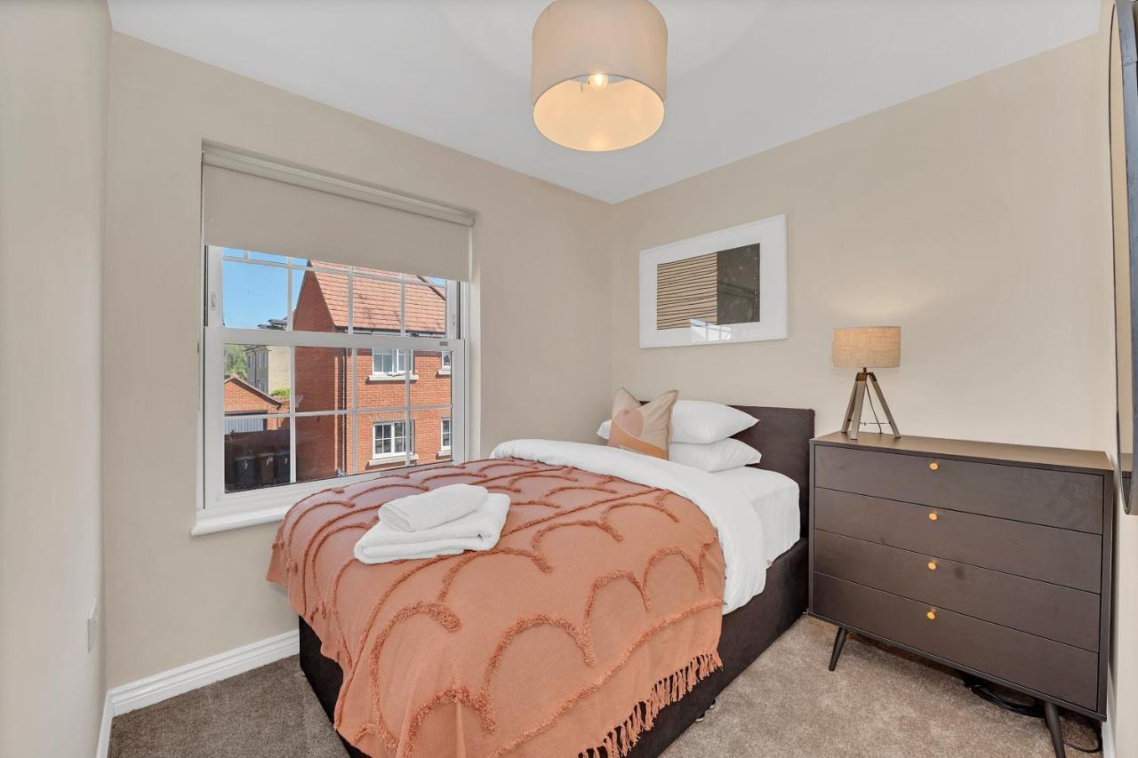 The Grange Luxe2, 5 Bedroom House,spacious,contractor,family,internet,free Parking,group,study,relocation,easily Accessible In Ipswich,kesgrave Holiday home *