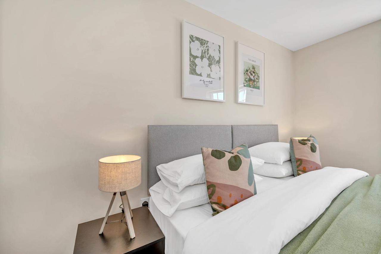 The Grange Luxe2, 5 Bedroom House,spacious,contractor,family,internet,free Parking,group,study,relocation,easily Accessible In Ipswich,kesgrave Holiday home *