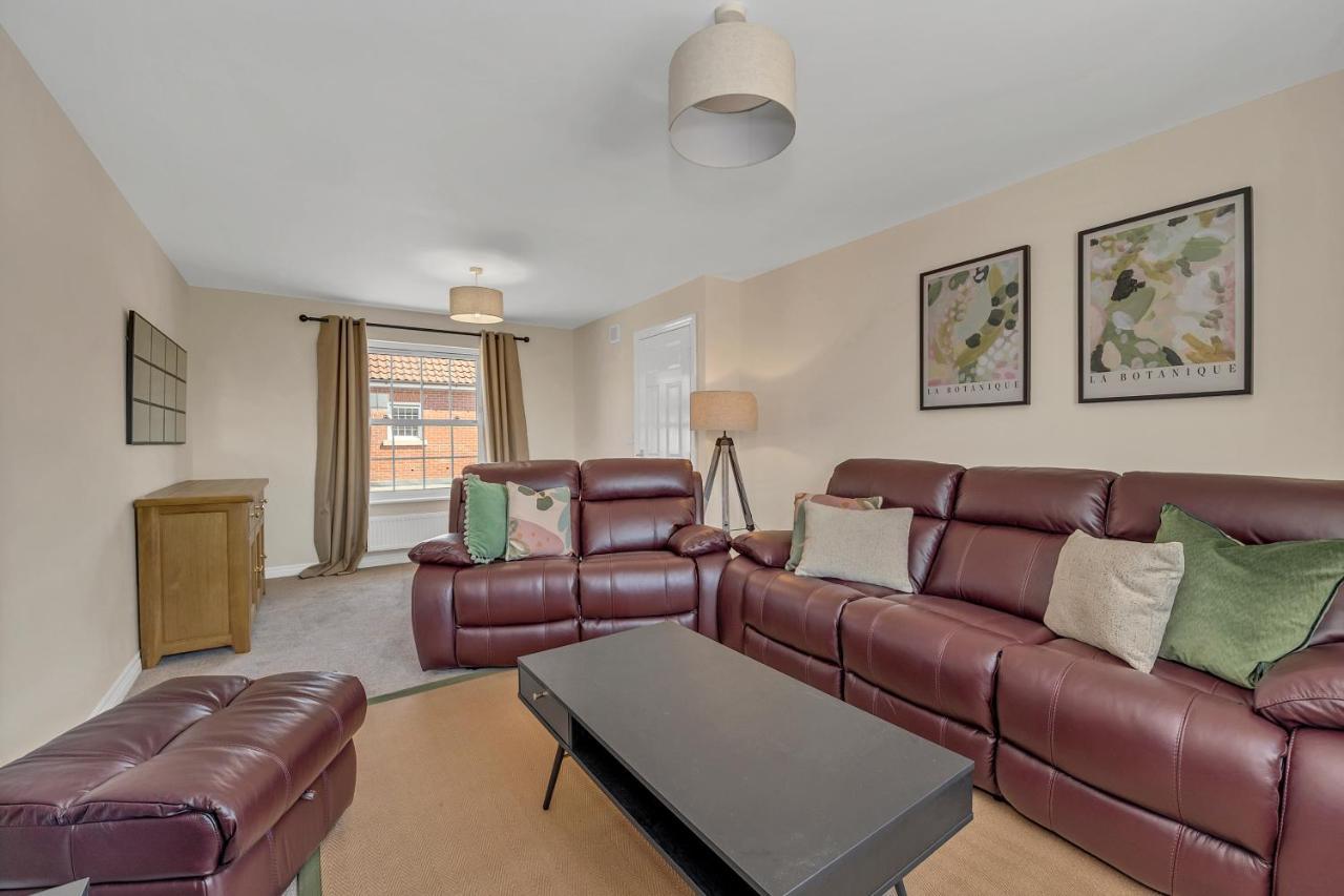 The Grange Luxe2, 5 Bedroom House,spacious,contractor,family,internet,free Parking,group,study,relocation,easily Accessible In Ipswich,kesgrave Holiday home *