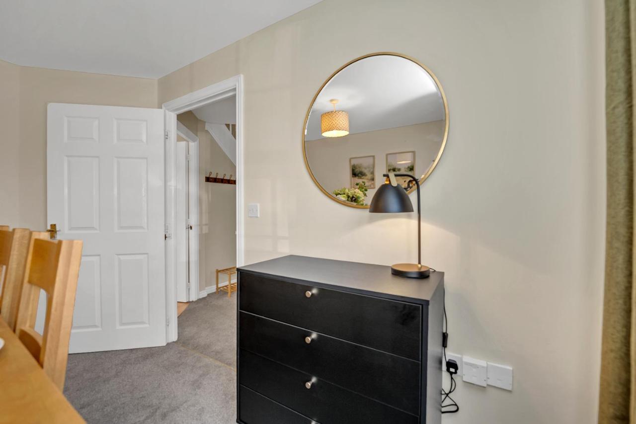 The Grange Luxe2, 5 Bedroom House,spacious,contractor,family,internet,free Parking,group,study,relocation,easily Accessible In Ipswich,kesgrave Holiday home