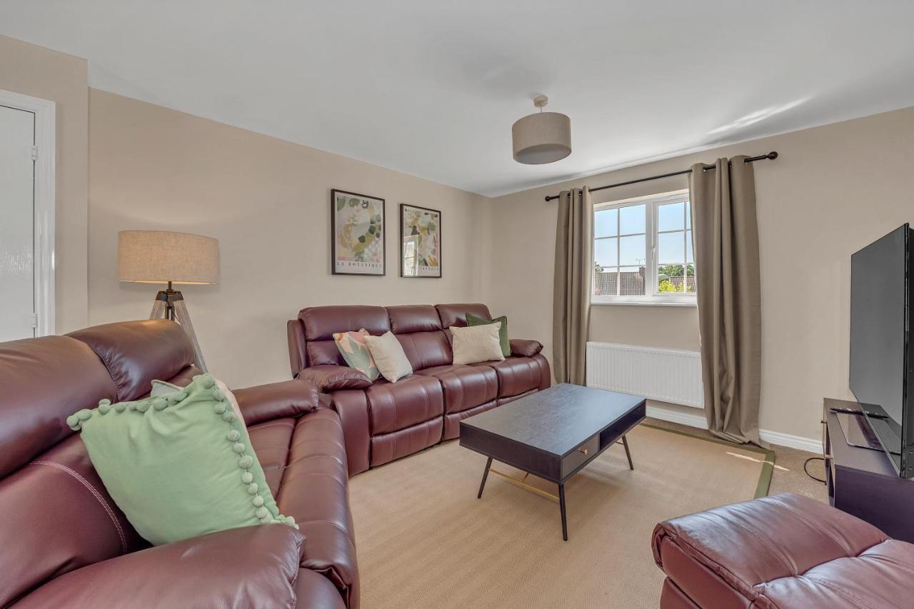 Holiday home The Grange Luxe2, 5 Bedroom House,spacious,contractor,family,internet,free Parking,group,study,relocation,easily Accessible In Ipswich,kesgrave