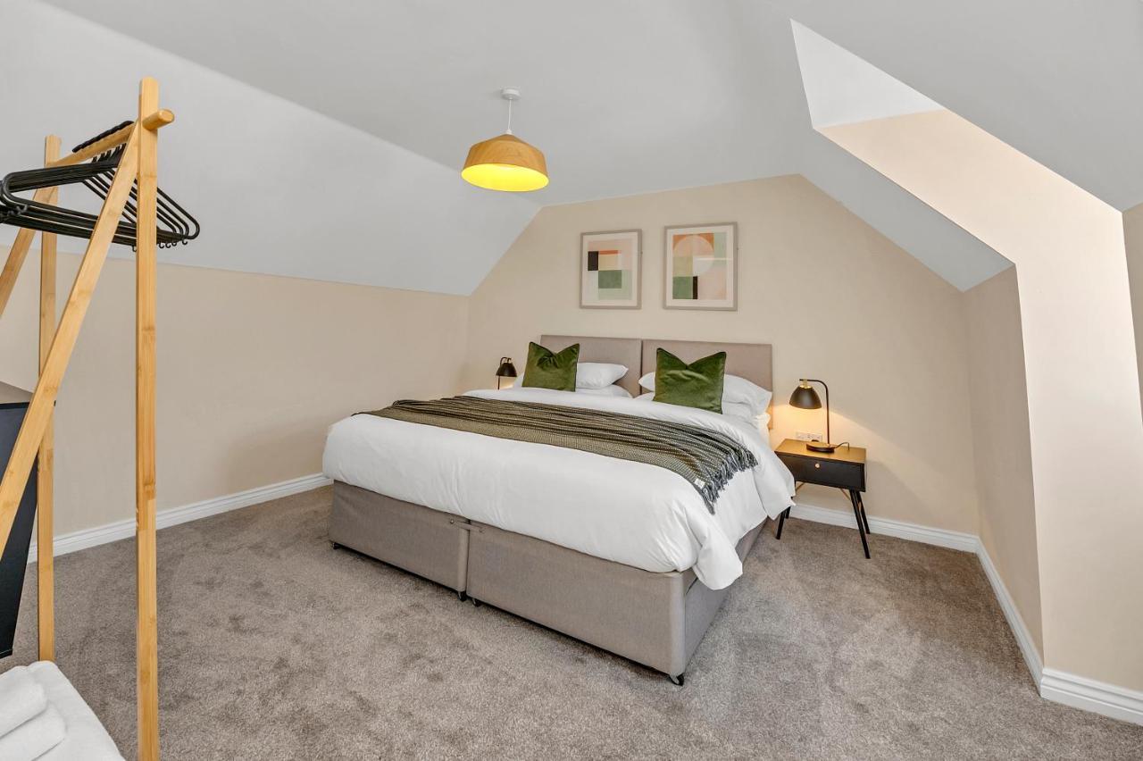 The Grange Luxe2, 5 Bedroom House,spacious,contractor,family,internet,free Parking,group,study,relocation,easily Accessible In Ipswich,kesgrave *